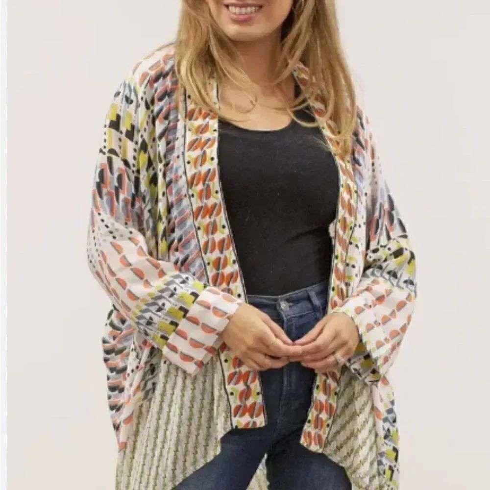 NWT CAITE AND KYLA REMY KIMONO WITH EMBROIDERY Sizes S & M